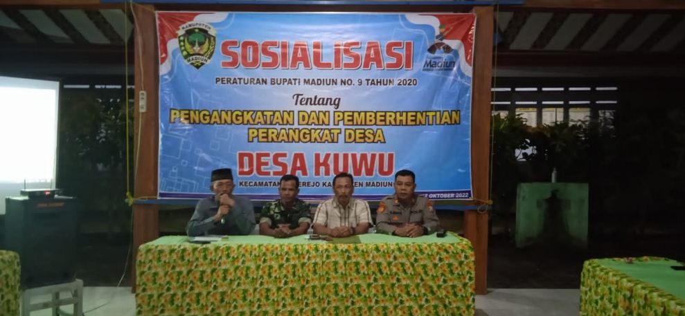 Dari Kiri : Kades Kuwu Gunadi, Pelda Darminto (Mewakili Danranil Balerejo), Kasi Trantib Kecamatan Balerjo, Kapolsek Balerejo AKP. Slamet Riyadi