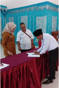 Gambar ini memiliki atribut alt yang kosong; nama filenya adalah Penanda-tanganan-fakta-itegritas-pencegahan-stunting-Kamenag-yang-mewakili-menanda-tanggani-perjanjian-kerja-sama.jpg